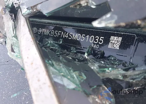 2025 Toyota Tacoma Sr5 from USA, damaged, VIN 3TMKB5FN4SM051035